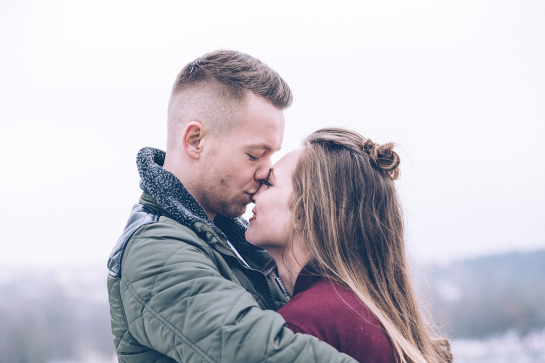 Photo Couple embracing