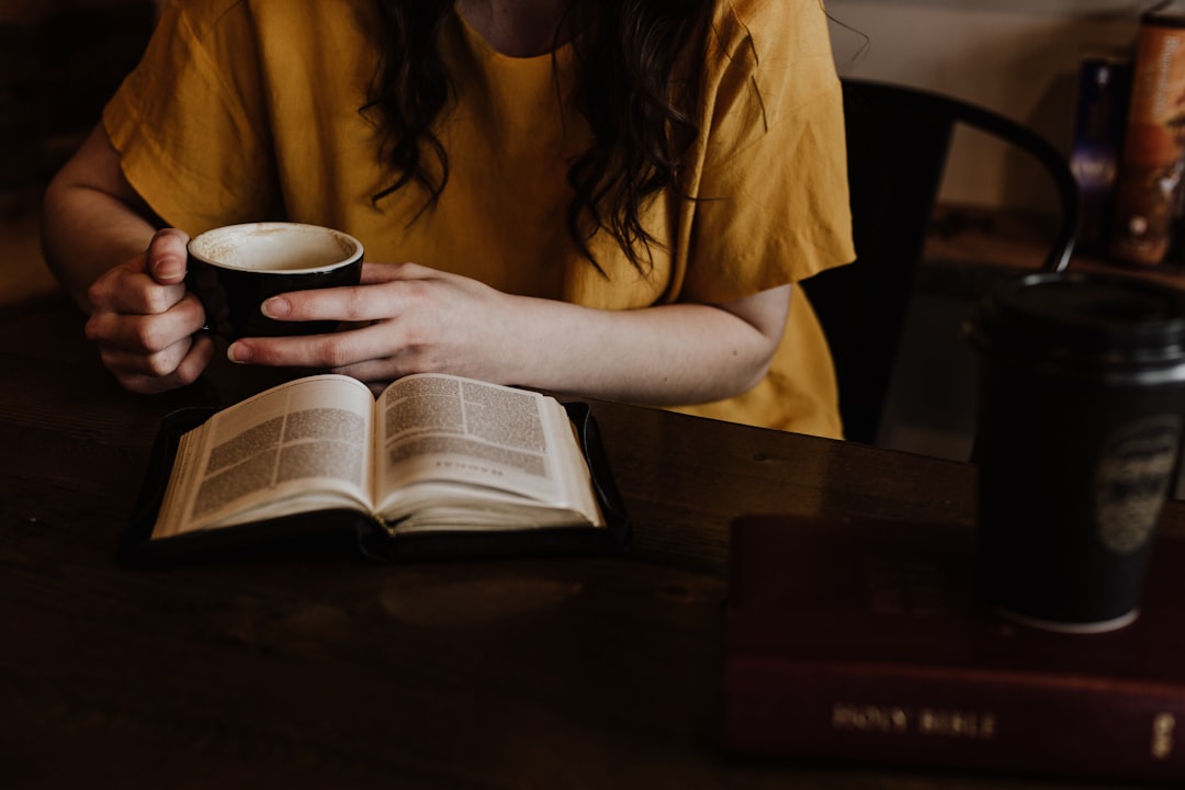 Photo Couple reading