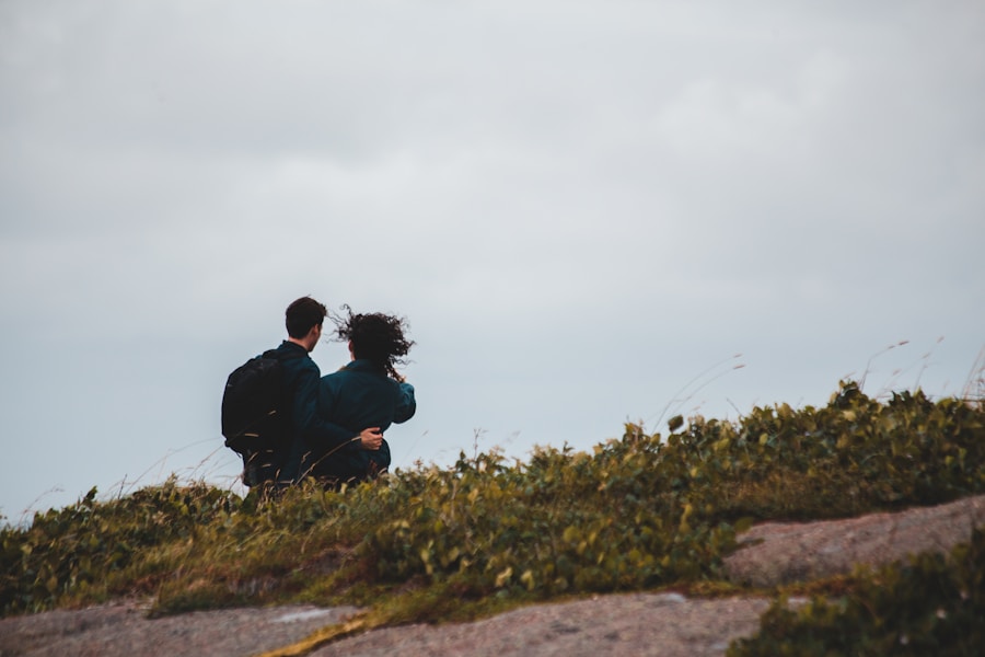 Photo "Nature of a Relationship: Understanding the Nature of a Relationship—Romantic, Friendly, or Professional"